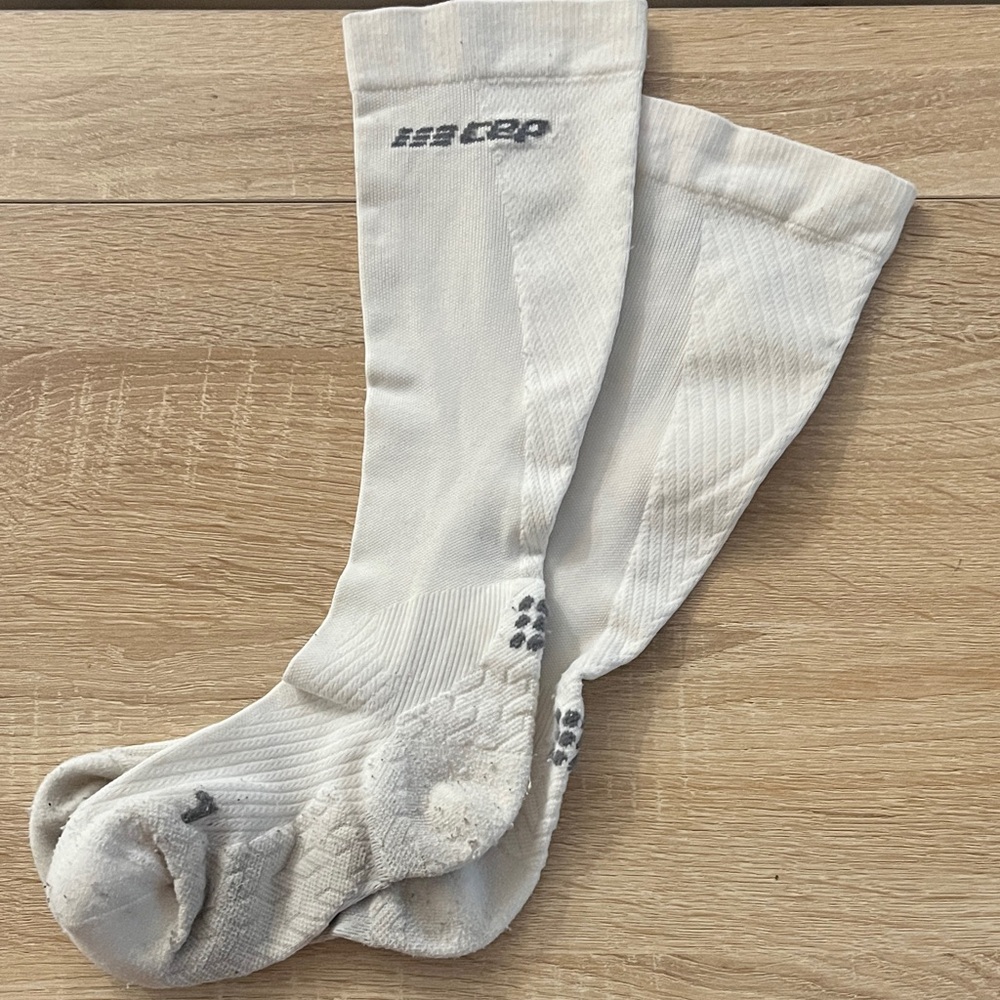 White compression CEP Crew Socks WOMENS 8-10 / men 6-8